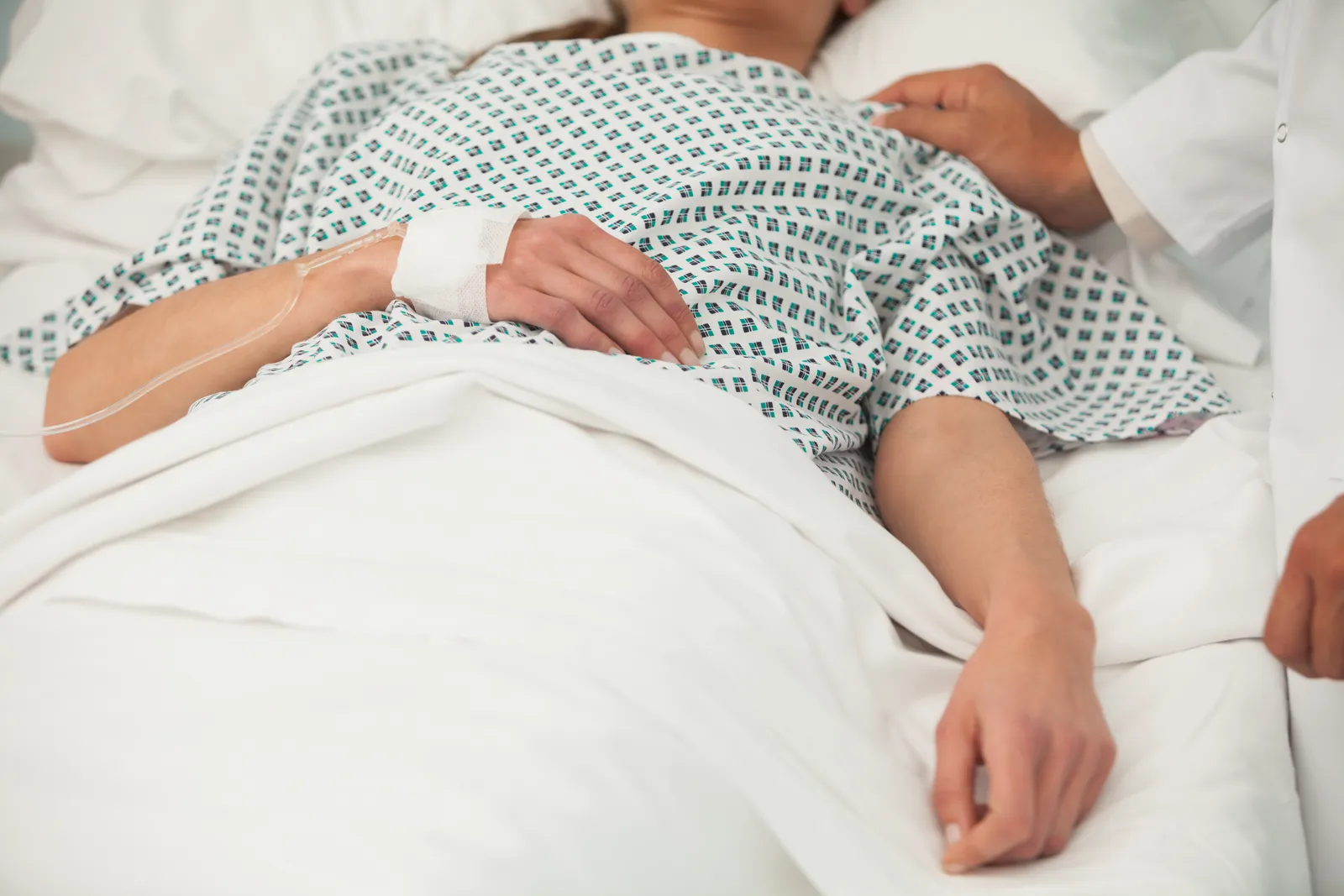 Injured crash victim recovering in a Florida hospital bed after a commercial vehicle accident